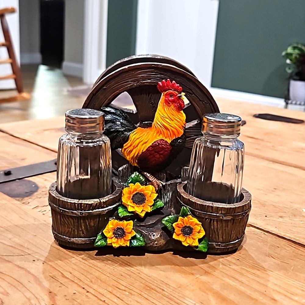 Rooster Chicken by Farm Barells a Wagon Wheels Salt and Pepper and Napkin holder